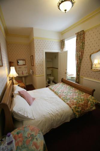 1 queen bed