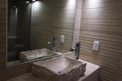 London 248 - image 3