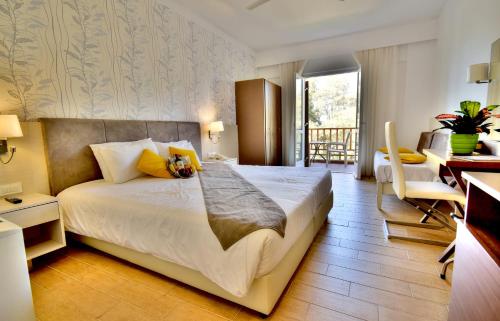 Kalyves Beach Hotel - image 9