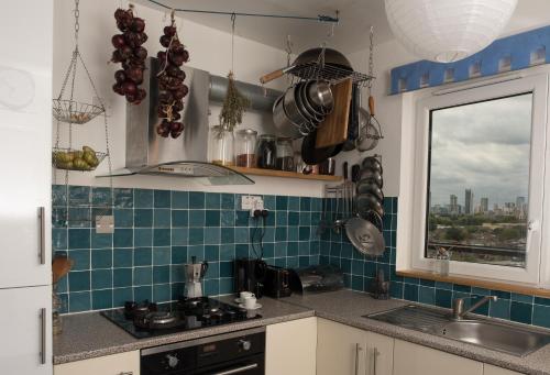 Bright and spacious 1 bed flat in Camberwell, Лондон (фото 3)
