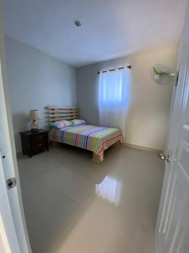 . Alojamiento con parqueo incluido...Cerca de todo