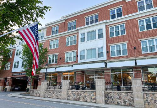 Six South St. Hotel - image 14