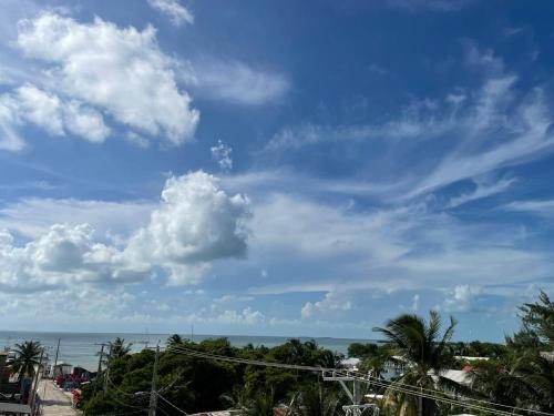 Khu vực xung quanh, SKY INN in Caye Caulker