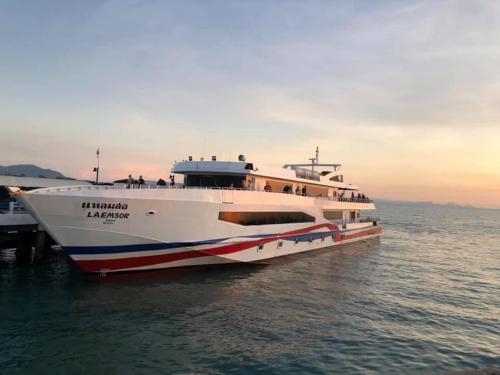 คอฟฟี่ ไอส์แลนด์ (Coffee Island) in หน้าทอน