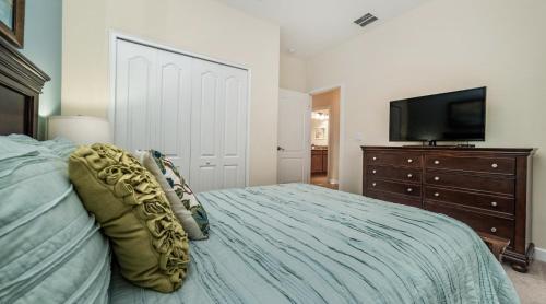 Elegant Spacious Stuart Pool Home Accommodate 20 People Doorsteps to Disney - image 11