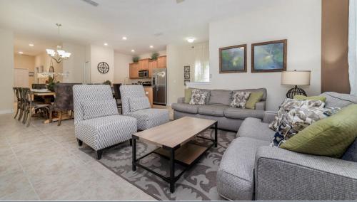 Elegant Spacious Stuart Pool Home Accommodate 20 People Doorsteps to Disney - image 11