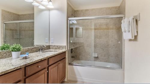 Elegant Spacious Stuart Pool Home Accommodate 20 People Doorsteps to Disney - image 12