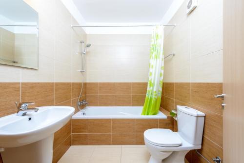 2 bedrooms, 4 beds