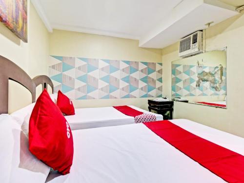 Guestroom, OYO 894 Cosmo Hotel P Campa Manila in Sampaloc