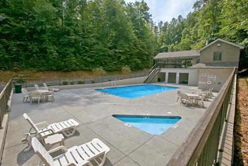 Ole Smoky Retreat - image 6