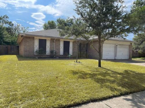 Cheerful & Comfy, Fireplace, Backyard, Parking