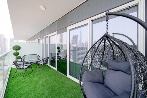Alluring 1 BD Apartment in Business Bay with Burj Khalifa view - image 4