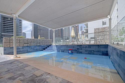 Alluring 1 BD Apartment in Business Bay with Burj Khalifa view - image 9
