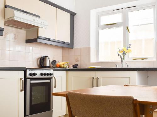 Apartment Two - UK32470 - image 9