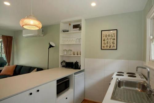 кухня, Sahara Trails Cabin 2 WiFi Air Conditioning Horse Riding and much more in Анна Бей