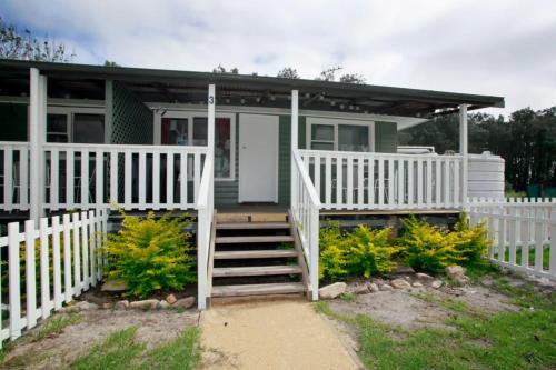 Вход, Sahara Trails Cabin 2 WiFi Air Conditioning Horse Riding and much more in Анна Бей