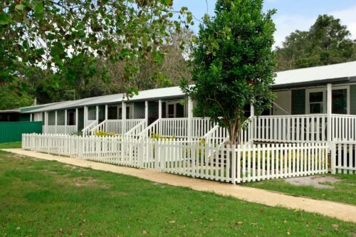 Фасада на хотела, Sahara Trails Cabin 2 WiFi Air Conditioning Horse Riding and much more in Анна Бей
