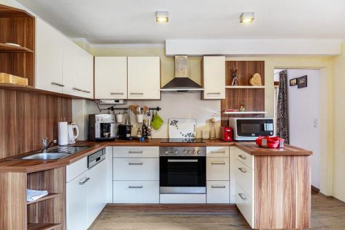 Kitchen, Ferienwohnung Galerie Kaiser in Mayrhofen