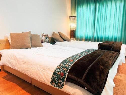 2 twin beds