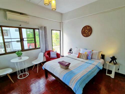 room detail thumbnail 0