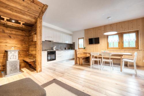 2 bedrooms, 3 beds