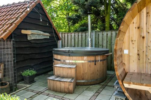 Pezsgőfürdő, Hush Bed & Breakfast in Helmond