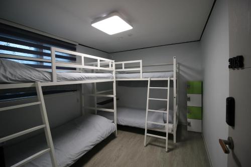 Bunk Backpackers Guesthouse, Seoul (photo 11)