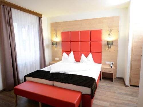 Land-gut Hotel zum Lowen Garni 6.9km von Birkenfeld entfernt