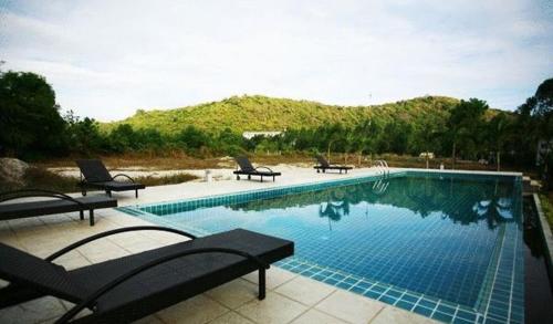 Balcony/terrace, White @ Sea Resort near Rayong Aquarium