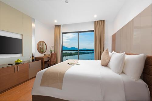 Alan Sea Hotel Danang-FREE DAILY MINIBAR Room Type - Deluxe Double Bay View with Balcony