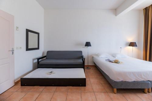 2 twin beds