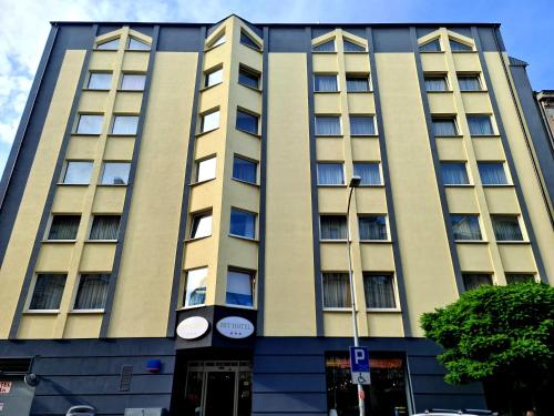 Hit Hotel - image 14