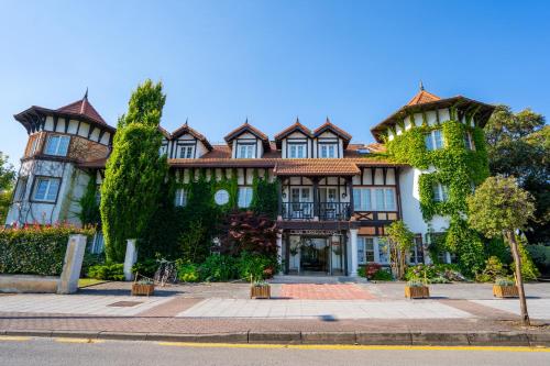 . Hotel Torres de Somo