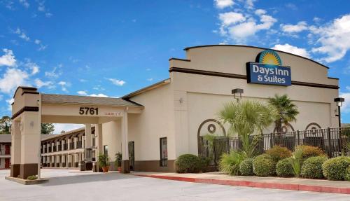 Days Inn & Suites by Wyndham Opelousas