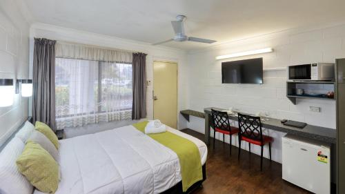 Bed, Azalea Motel in Coonabarabran