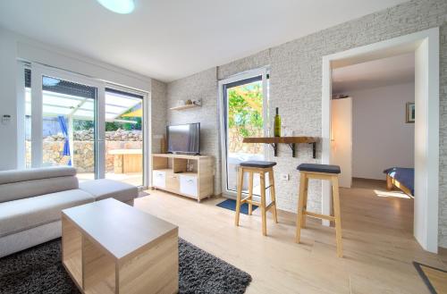 Apartment - Ground Floor image 10