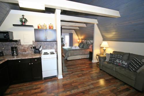 Snuggle Inn - image 4