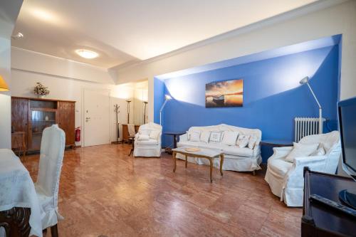 Larissa Station metro st. 2 bedrooms 3 pers. flat