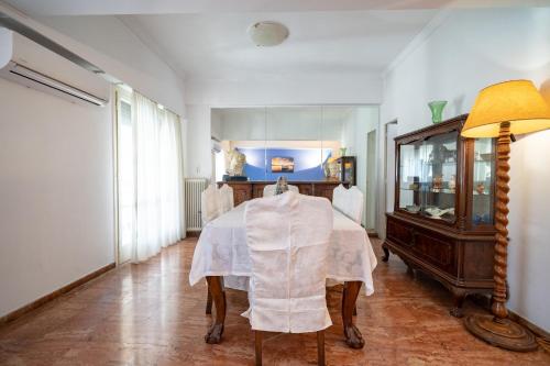Larissa Station metro st. 2 bedrooms 3 pers. flat