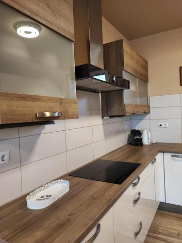 Kitchen, White Column House in Diósd