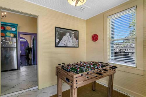 FRIENDS AIRBNB Themed 2bed 2bath walkable to all of Ybor in Tampa, USA