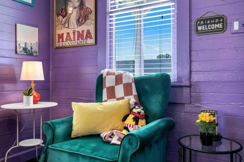FRIENDS AIRBNB Themed 2bed 2bath walkable to all of Ybor in Tampa, USA