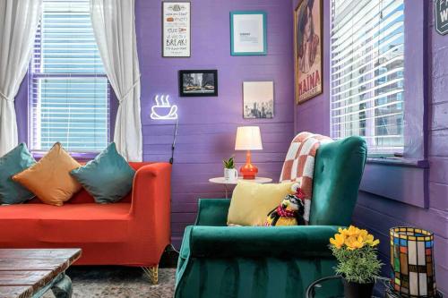 FRIENDS AIRBNB Themed 2bed 2bath walkable to all of Ybor in Tampa, USA