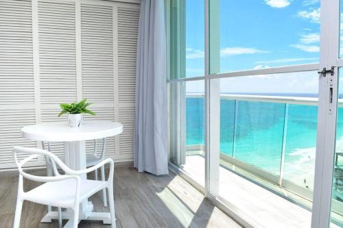 Suite at the best beach, balcony, stunning views, gym, jacuzi, pool, Cancún (zdjęcie 4)
