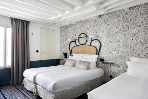 3 twin beds
