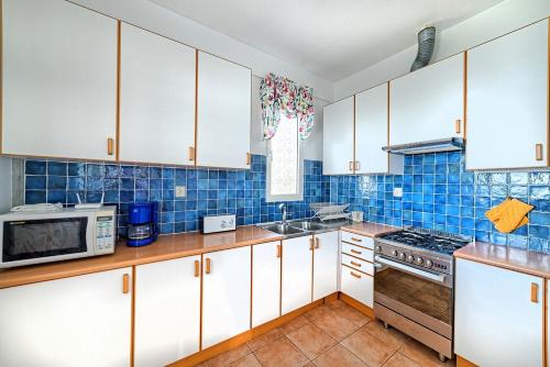 Cocina, Caribbean Sea View Holiday Apartments in Mero