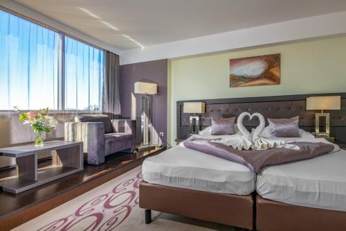 Gunaras Resort Spa Hotel in Dombovar