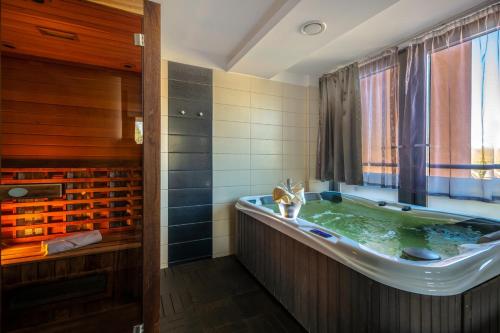 Gunaras Resort Spa Hotel in Dombovar