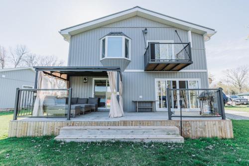 . Waterfront cottage on Trent river