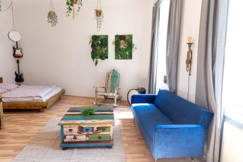 Studio Apartment image 9